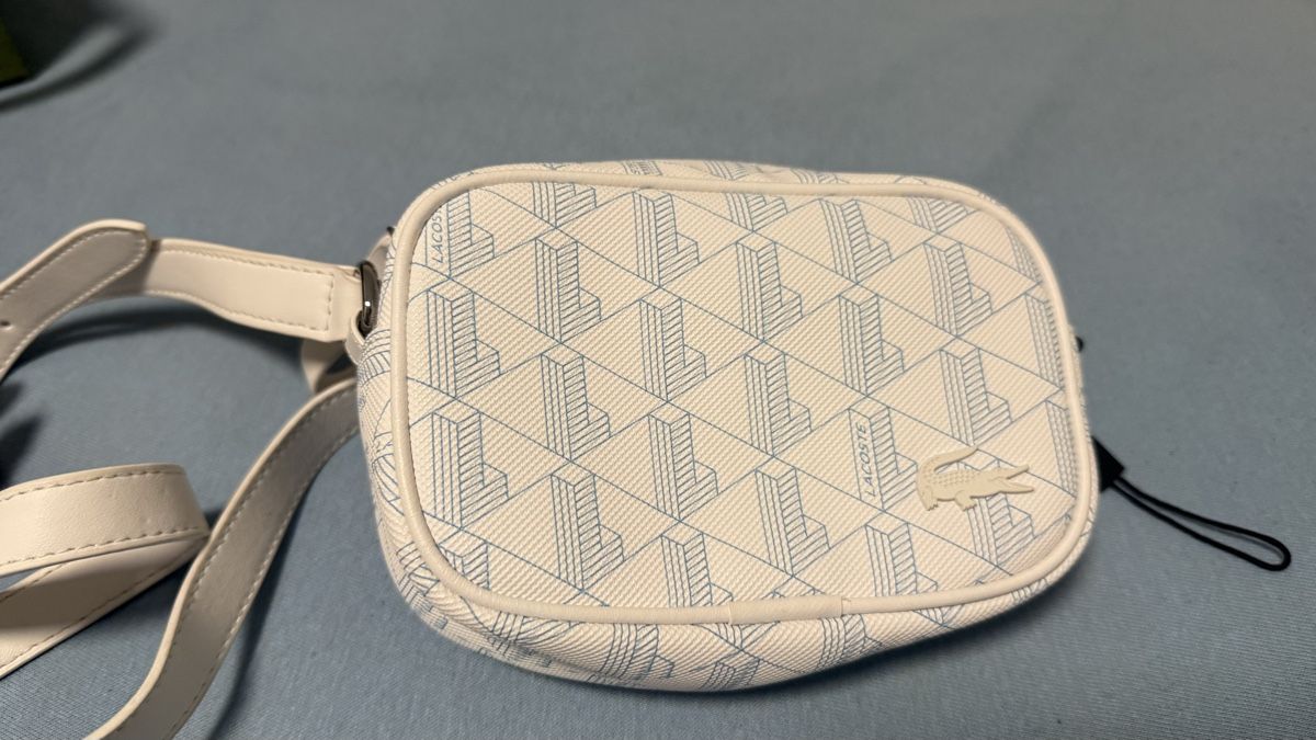 Lacoste Autres vêtements & accessoires: Sac divers marque  – D'occasion à Lausanne par noe_gb6s