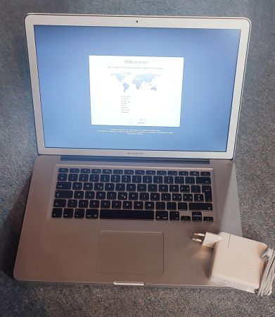 MacBook Pro 15 | A1286 | i7 2.4 GHz | 8 GB DDR3 | 750 GB SSD