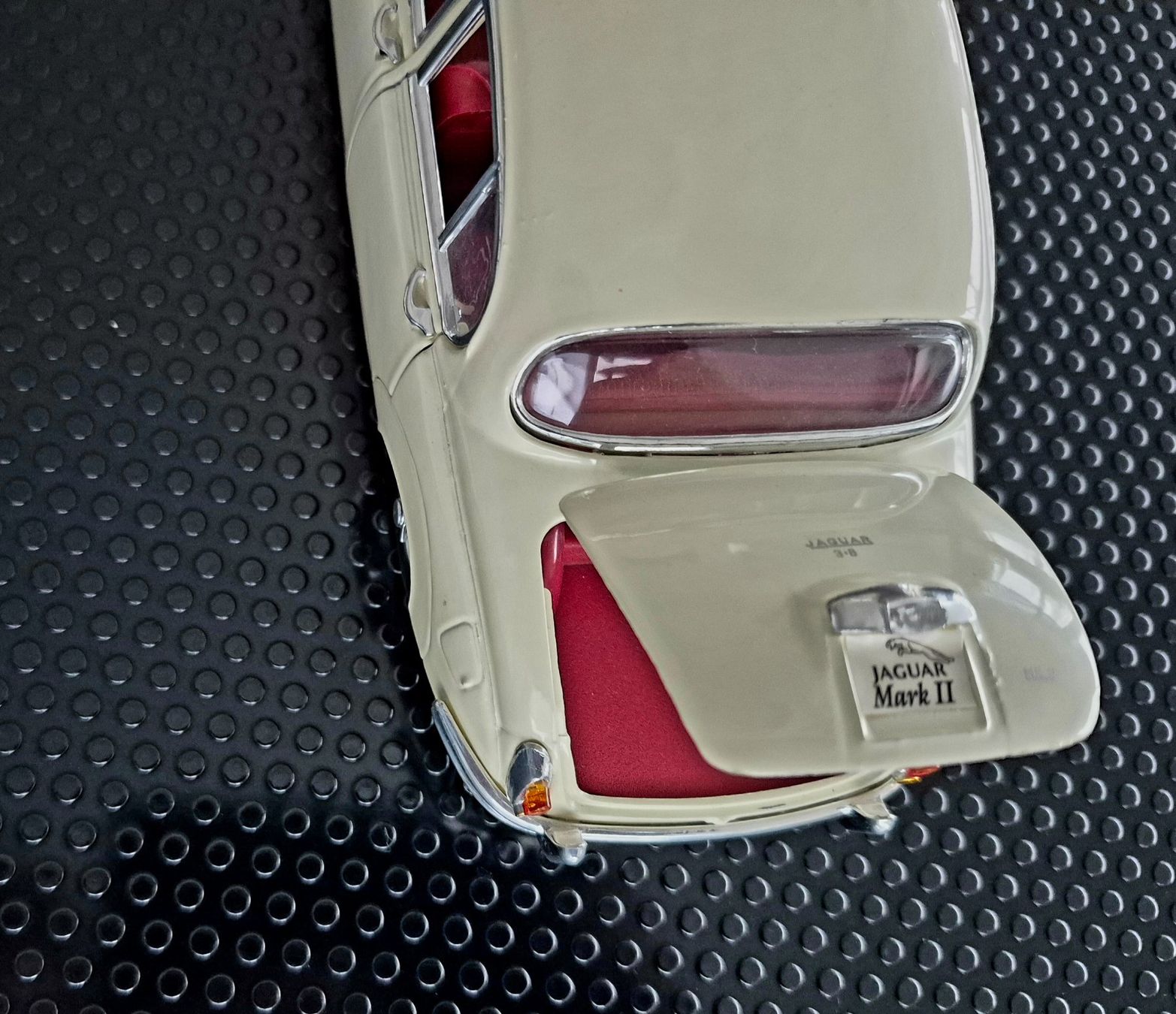 Jaguar Modellini d'auto: Jaguar Mark II,  Modellauto 1:18, Beige, Top – Usato da Schaffhausen venduto da Catboot01 2