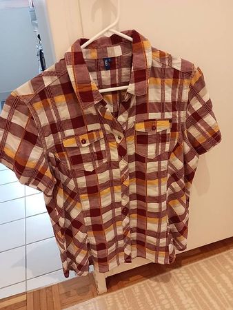 NEU und UNGETRAGEN Markenbluse