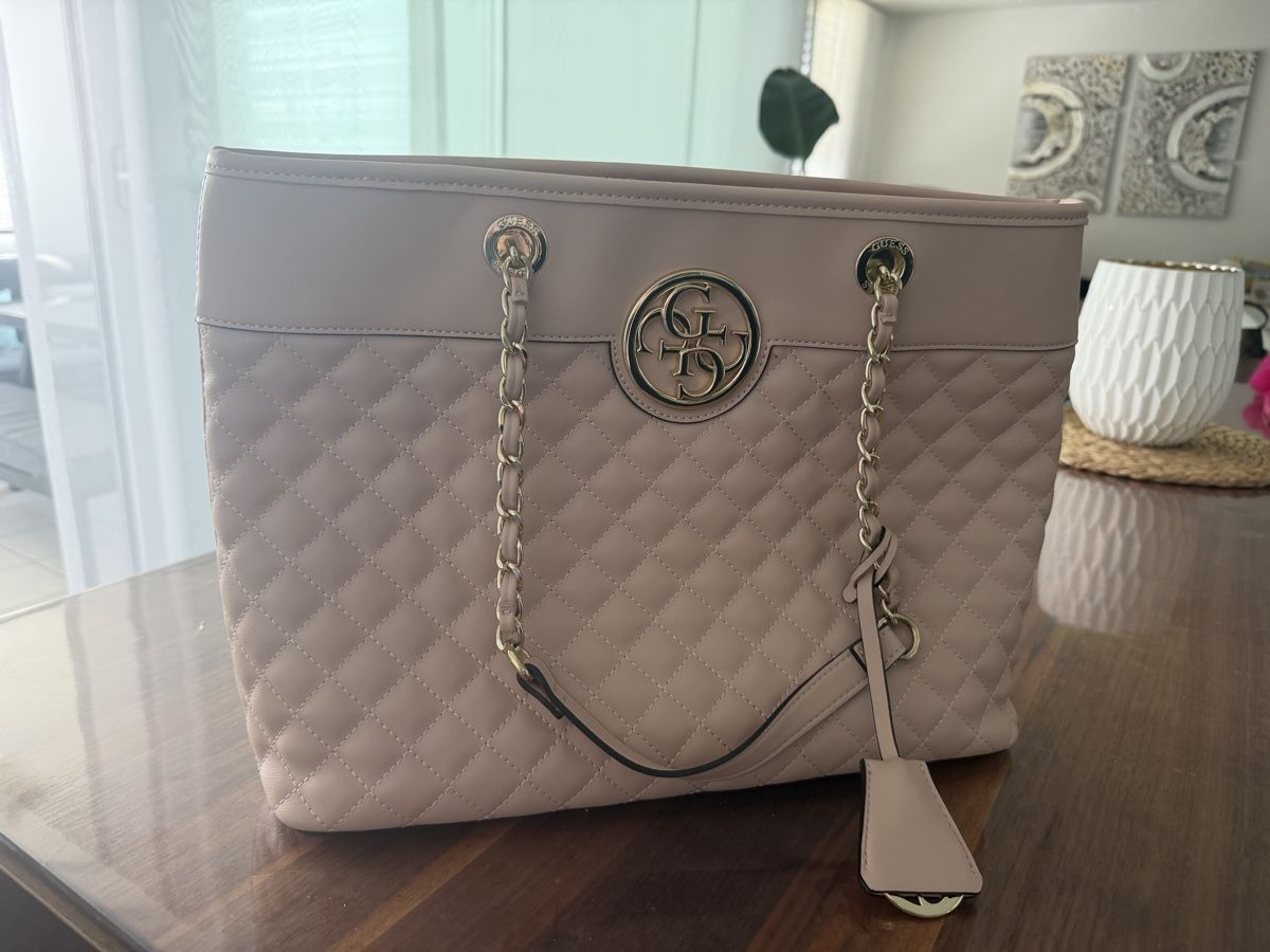 Guess Borse da donna: Guess Handtasche gesteppt  guter Zustand – Usato da Schenkon venduto da Stephanie_Dor