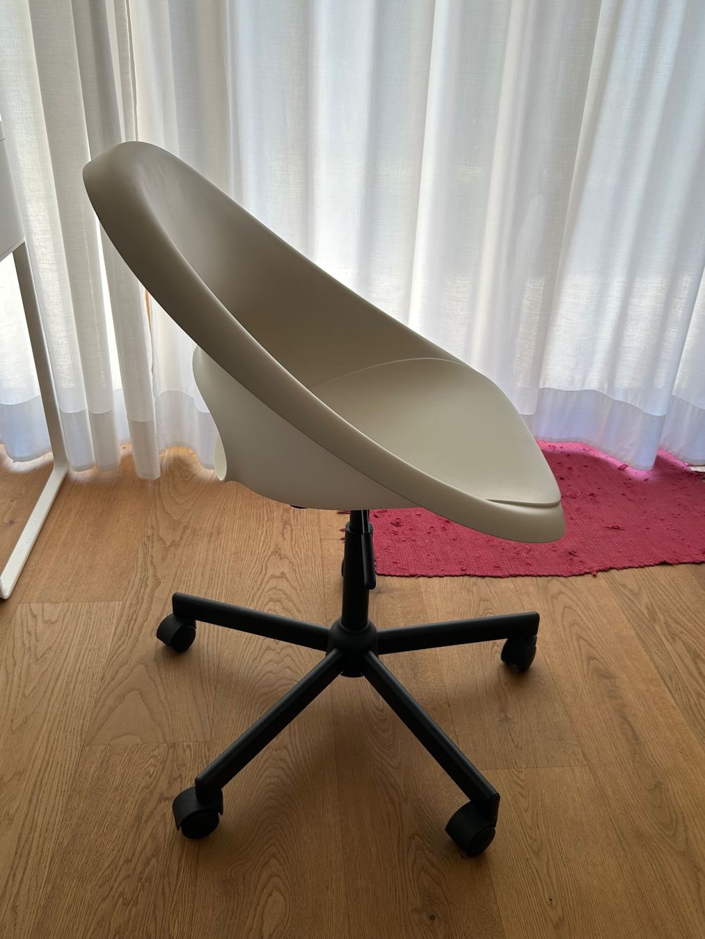 Ikea Sedie: Ikea Bürostuhl mit Rollen – Usato da Niederried Interl venduto da flu_nqh8 1