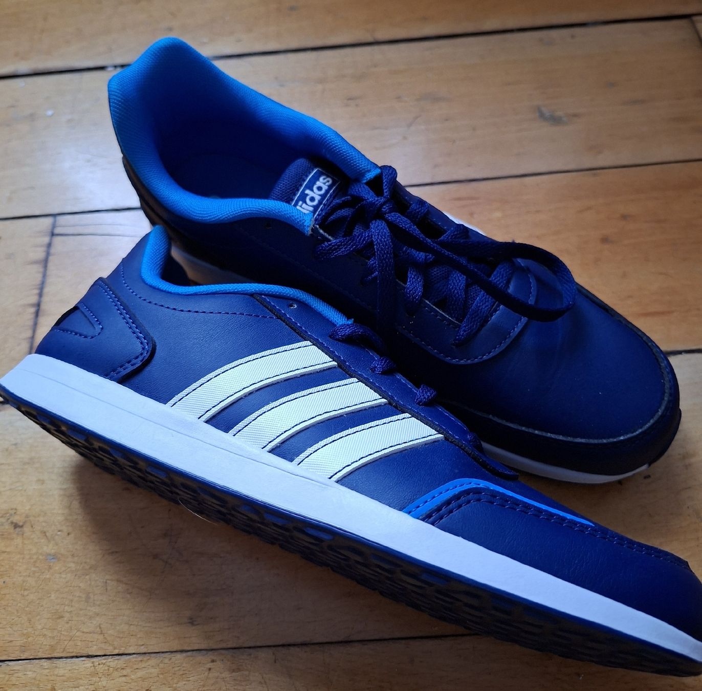 Adidas Chaussures hommes: basket Adidas 39,5 – Neuf (Voir description) à Delémont par christelle1976 1