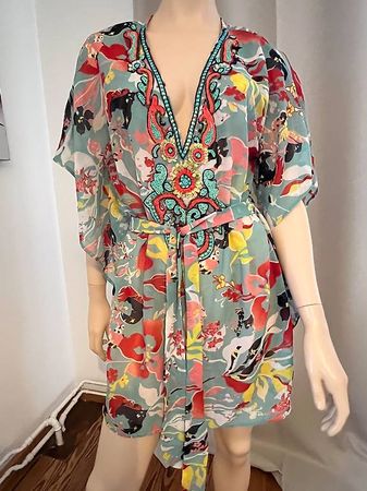 Strandkleid mit Blumenmuster, Grösse M,