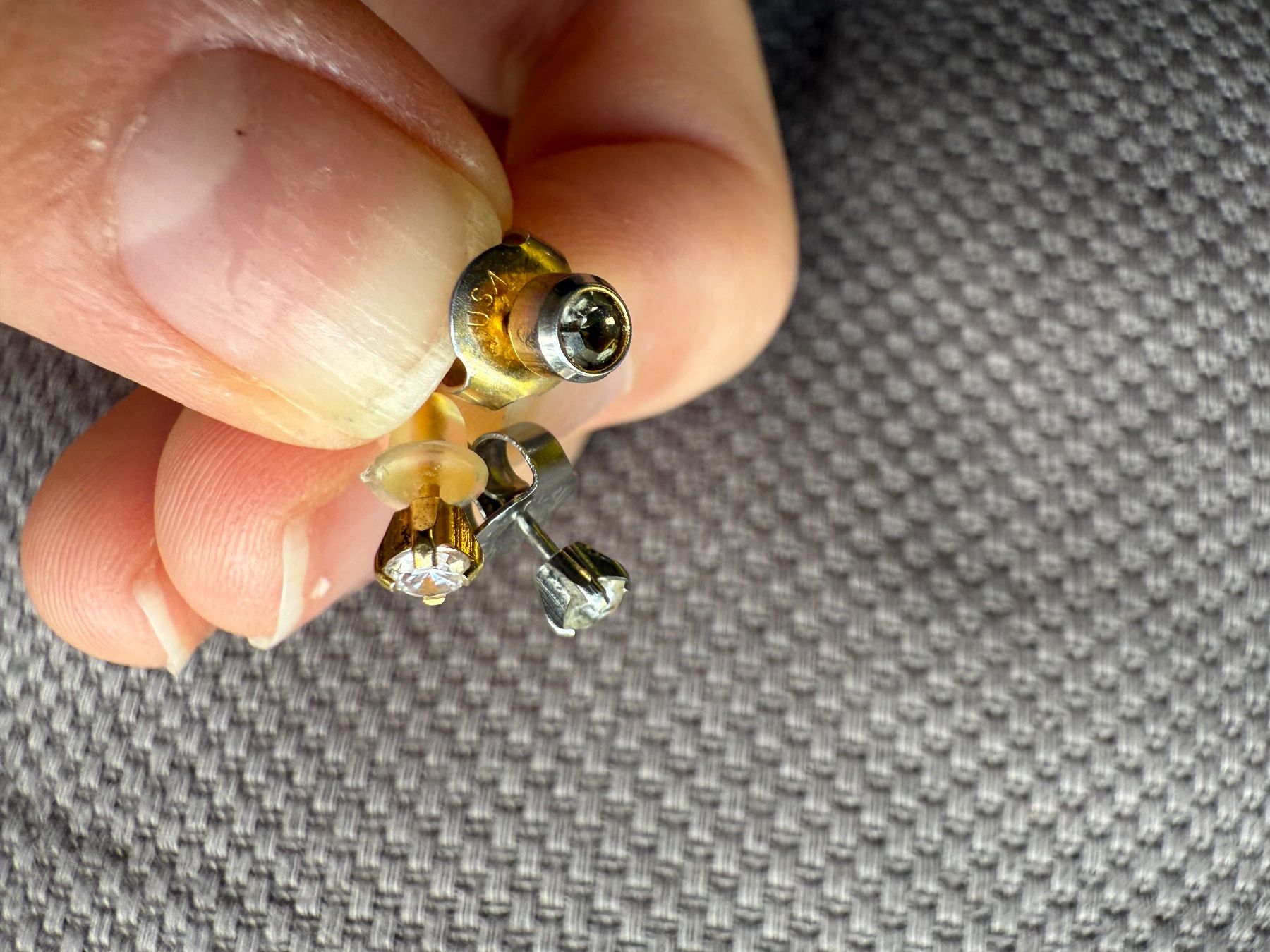 Ohrringe & -stecker: Klassische Ohrstecker Ohne Paar – Defekt aus Riehen von edu_92w7 2