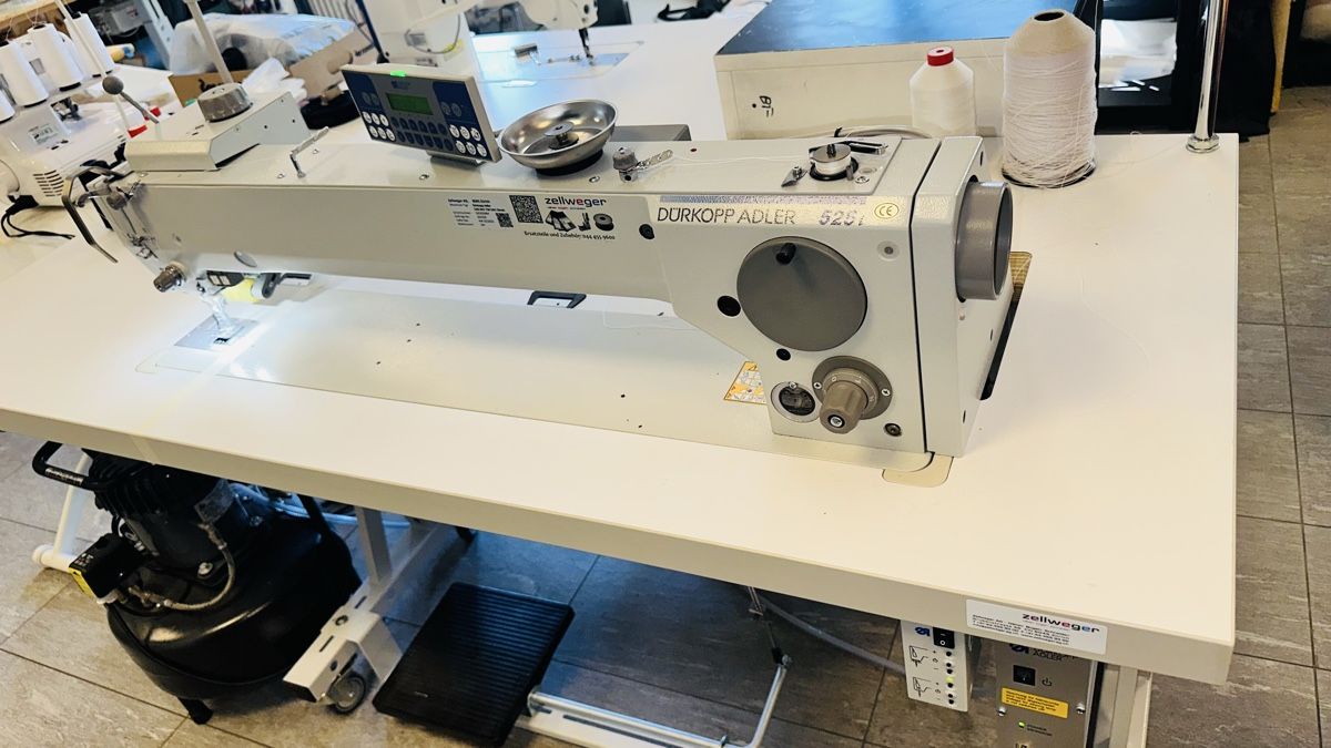 Dürkopp Macchine da cucire: MACHINE À COUDRE INDUSTRIELLE DÜRKOPP ADLER ZIGZAG et DROITS – Nuovo (secondo la descrizione) da bellevue venduto da azi_x2tz 4