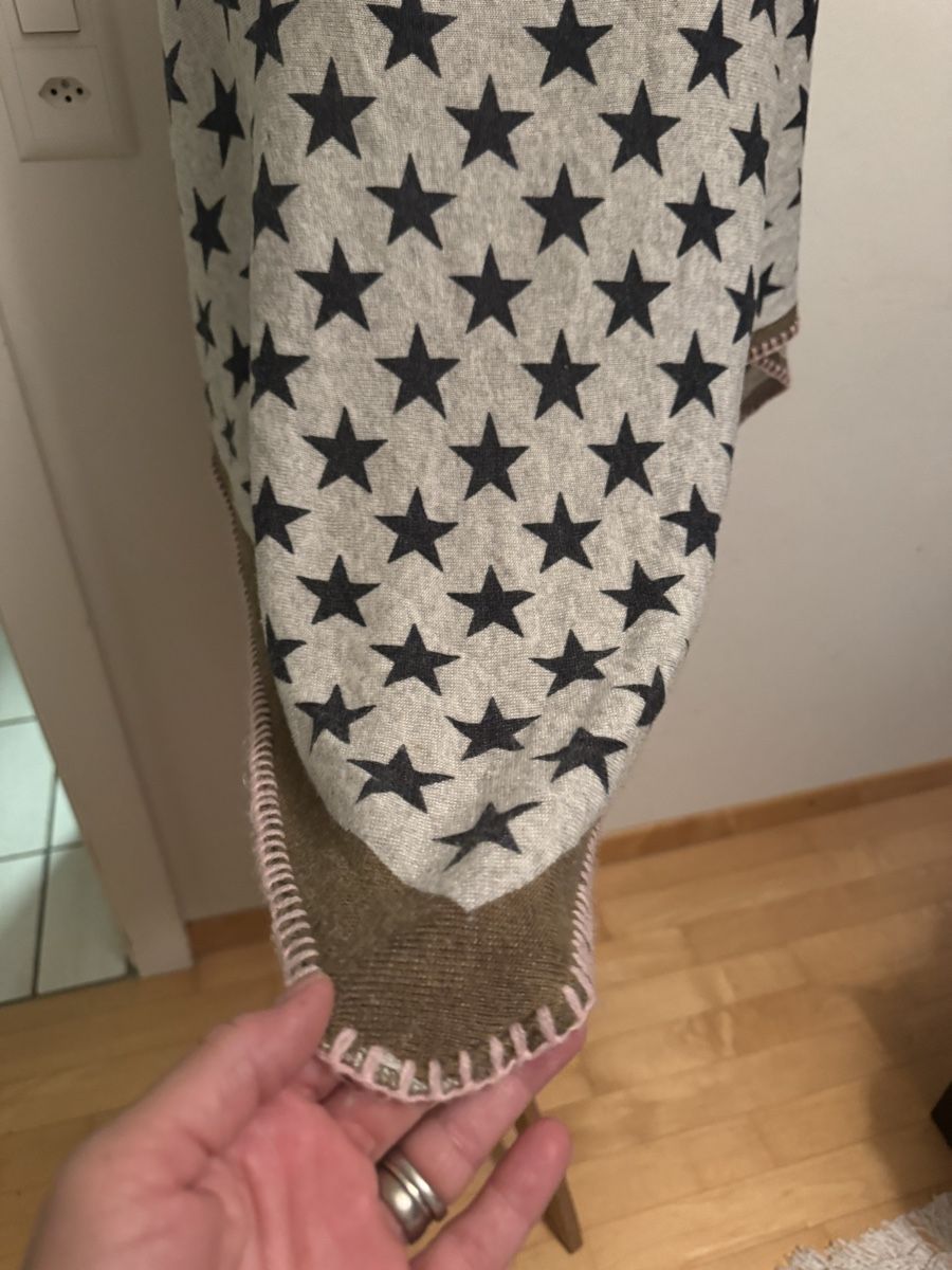 Codello Foulards, Tücher & Schals: Codello Dreiecks-Schal mit Sternenmuster – Gebraucht aus Hombrechtikon von tvogel 2