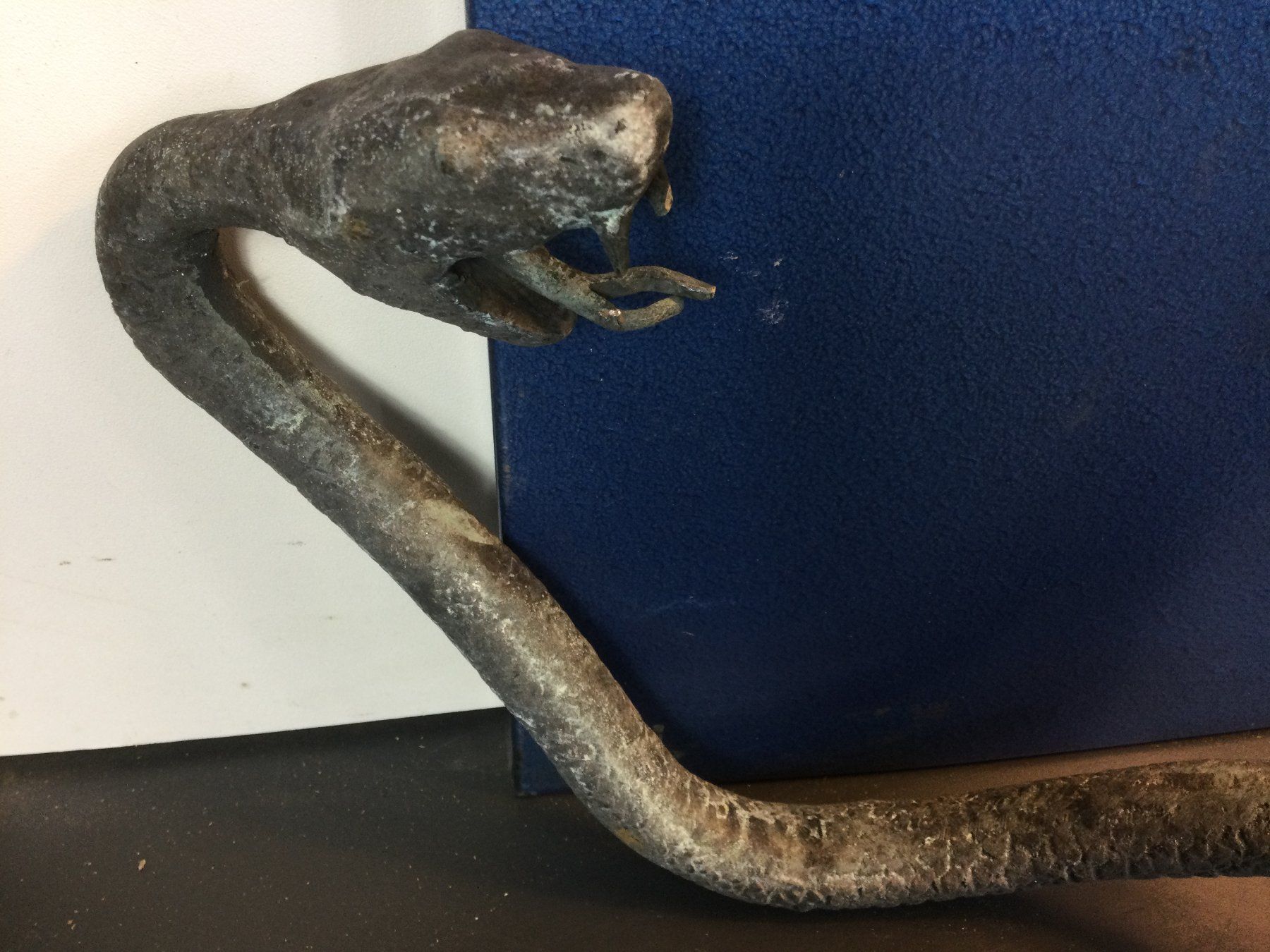Sculptures & Statues: Defekte Bronce Schlange mit Beute Katze oder ändlich – Défectueux à Wangen SZ par kuriosum12 2