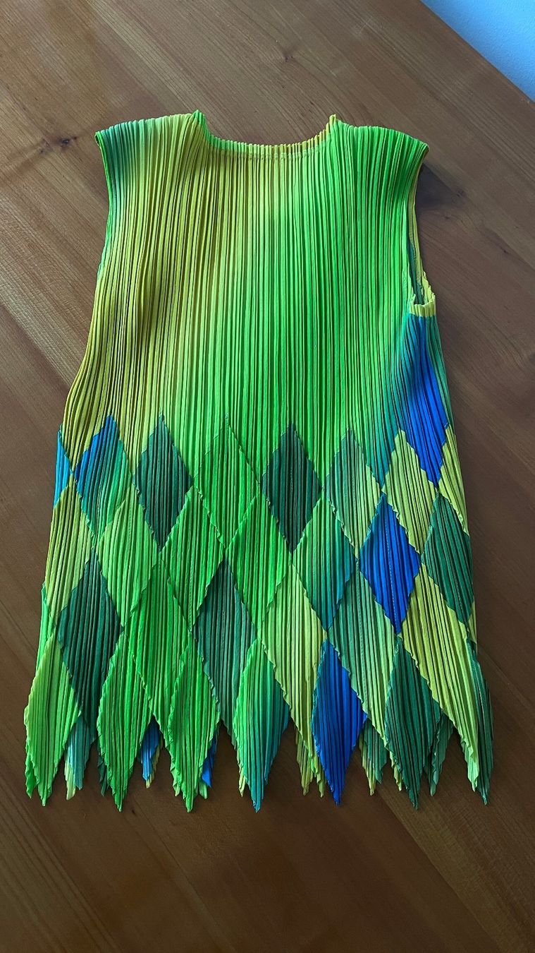 Robes: ISSEY MIYAKE – D'occasion à Zürich par Aicrem