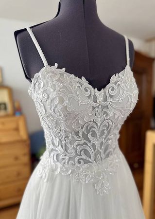 Zauberhaftes A-Linie Brautkleid mit Glitzertüll