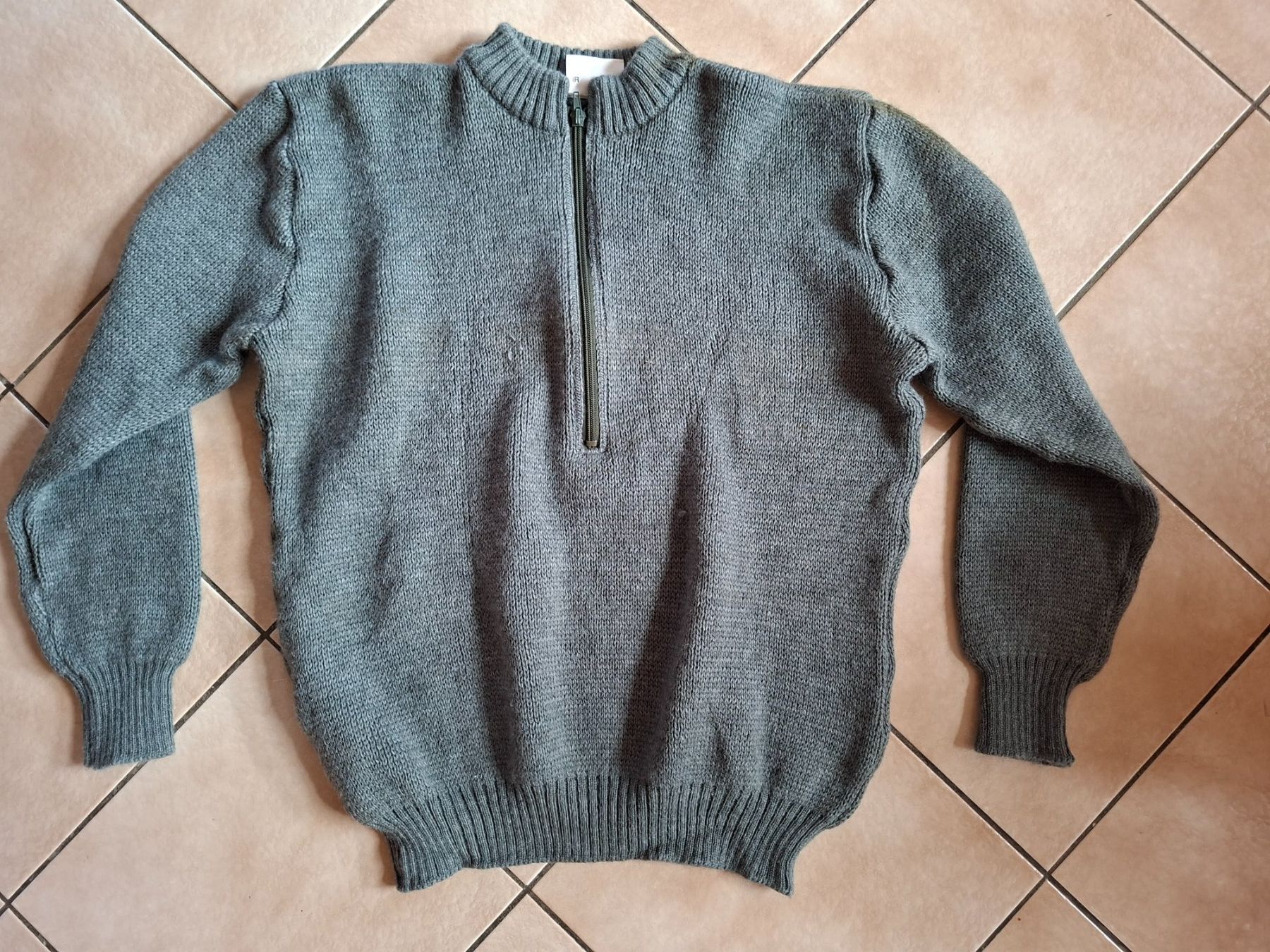 Schweizer Armee Uniformi: Schweizer Armee Militär Woll Pullover,  Grösse 56 – Usato da Schwanden Sigrisw venduto da len_9yqg