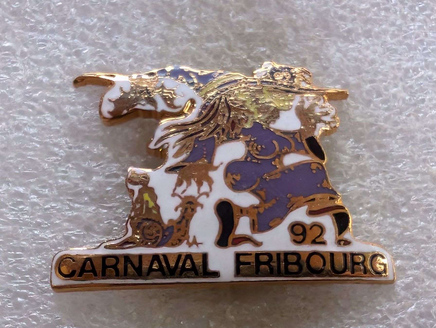 Placchette & Badge: Ansteckpin 199: Carnaval Fribourg – Usato da Oppligen venduto da Pin-Fall-Shop