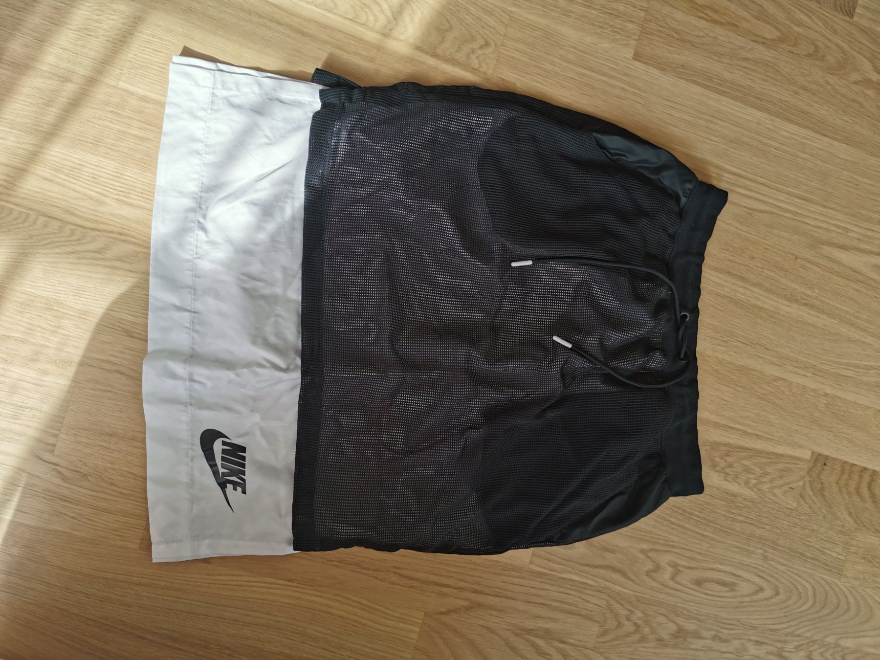 Nike Gonne: Rock von Nike – Usato da Luzern venduto da larissa_n
