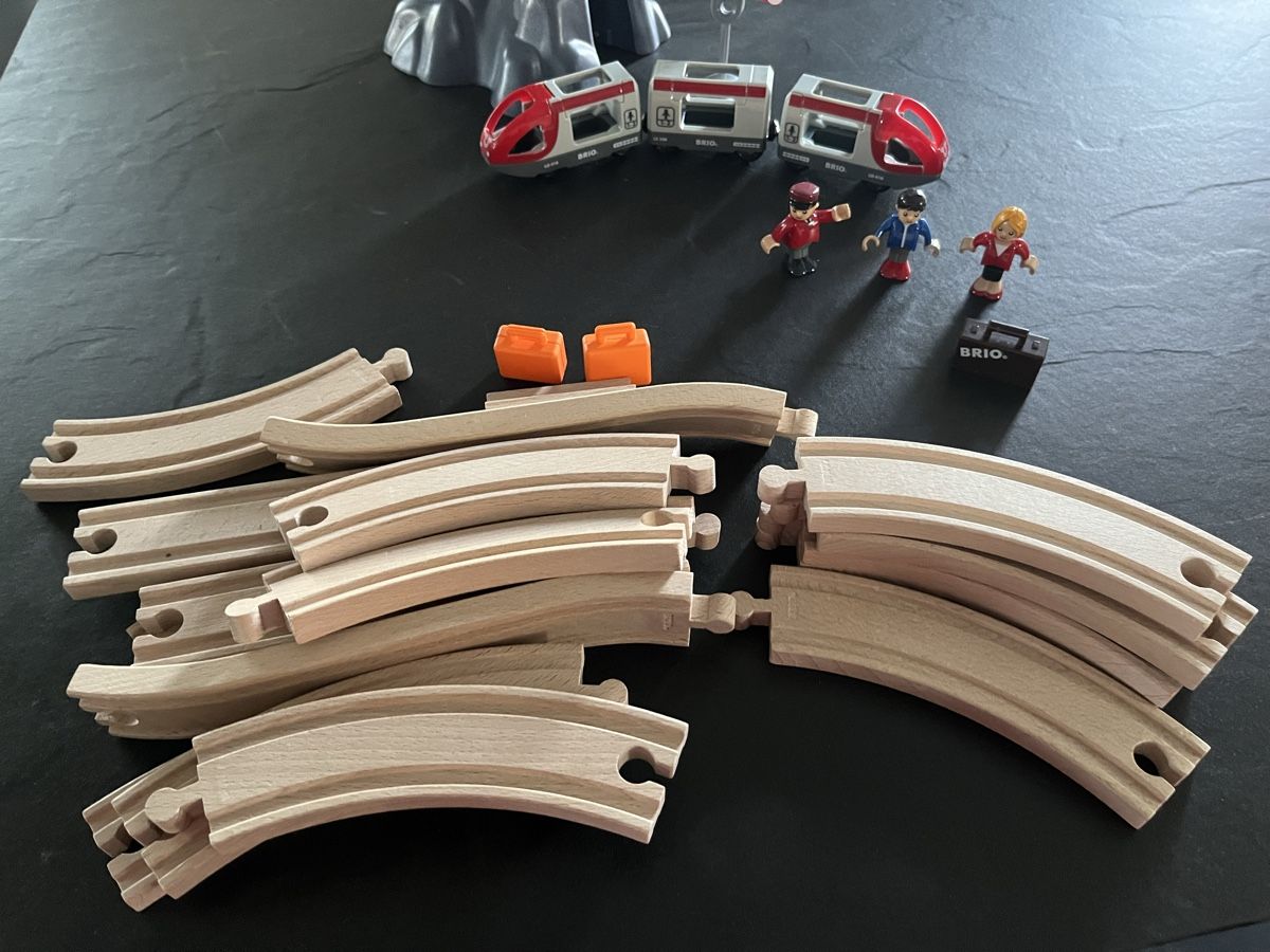 Brio Piste: train Brio starter set a partir de 3 ans – Usato da Chénens venduto da RosaLine 2