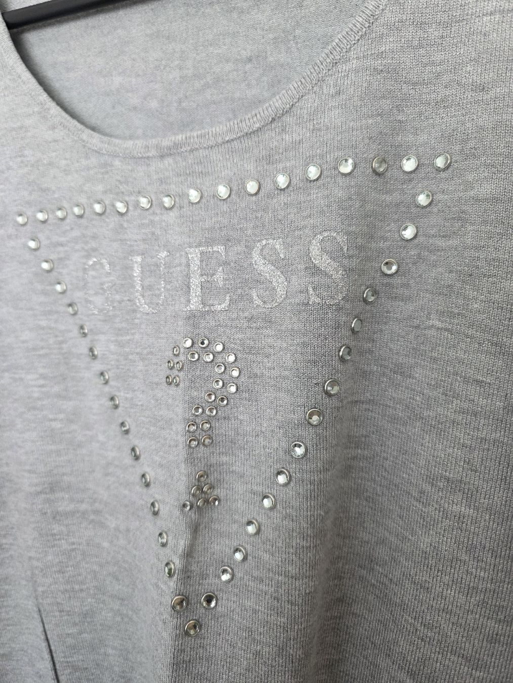 Guess Pullover & Sweatshirts: Pullover Guess grau Grösse L mit Steinen – Gebraucht aus Eggenwil von Schramy 1
