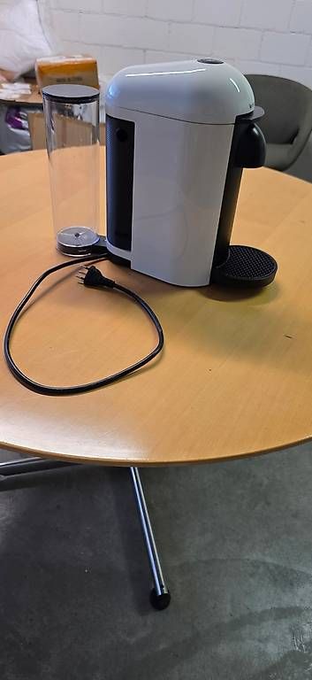 Kaffeemaschinen & Espressomaschinen: Nespresso Vertuo Plus Kapselkaffeemaschine – Gebraucht aus Arbon von Secretpacks-SchLau 1