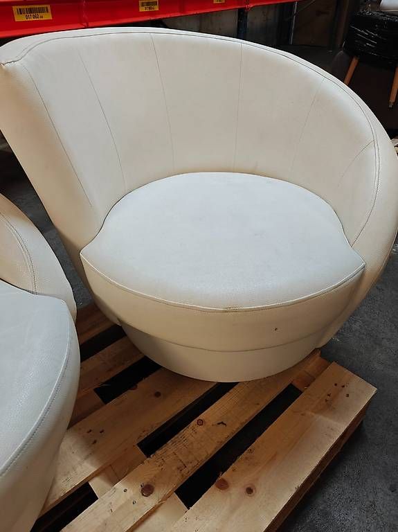 Poltrone: Weißer Sessel 6x verfügbar  – Usato da Otelfingen venduto da Yuji_Outlet 1
