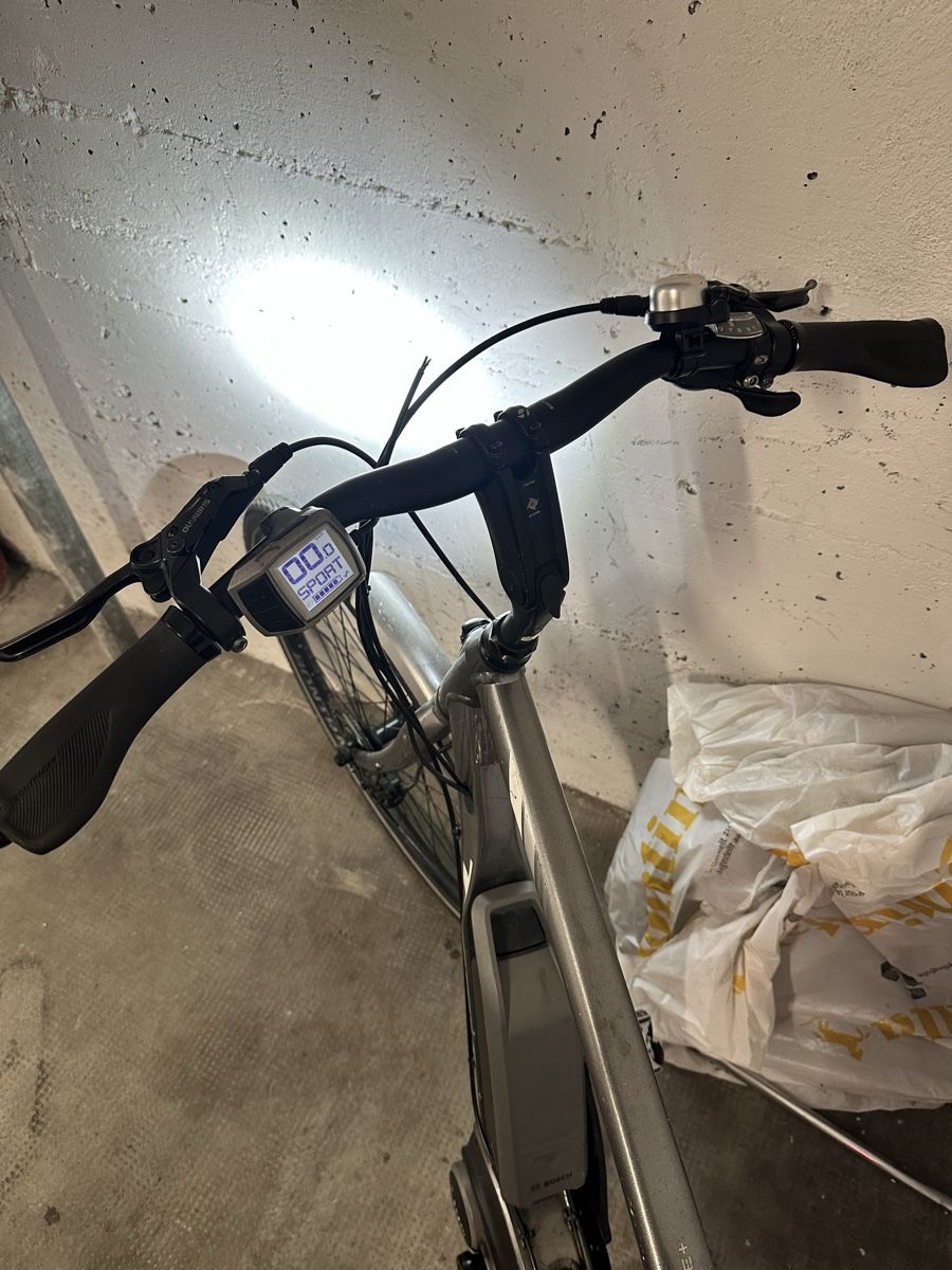 Bosch Vélos: Vélo électrique  – D'occasion à Châtelaine par Mayy 8