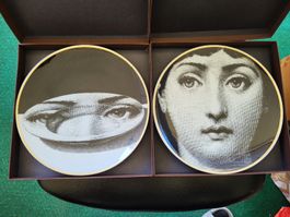 2 Rosenthal Classic × Fornasetti „Temi e Variazioni“ Dekorte
