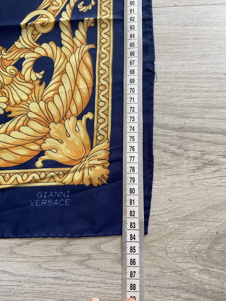Versace Foulard & Sciarpe: Foulard Versace – Usato da Montreux venduto da Perledor 4