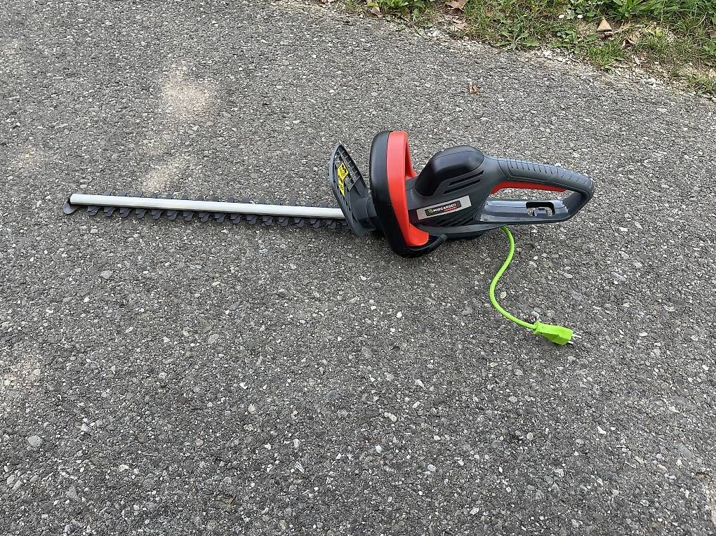 Alle Maschinen: Taille haie électrique  – Gebraucht aus Villars-sur-Glâne von Jeanne_z8yk