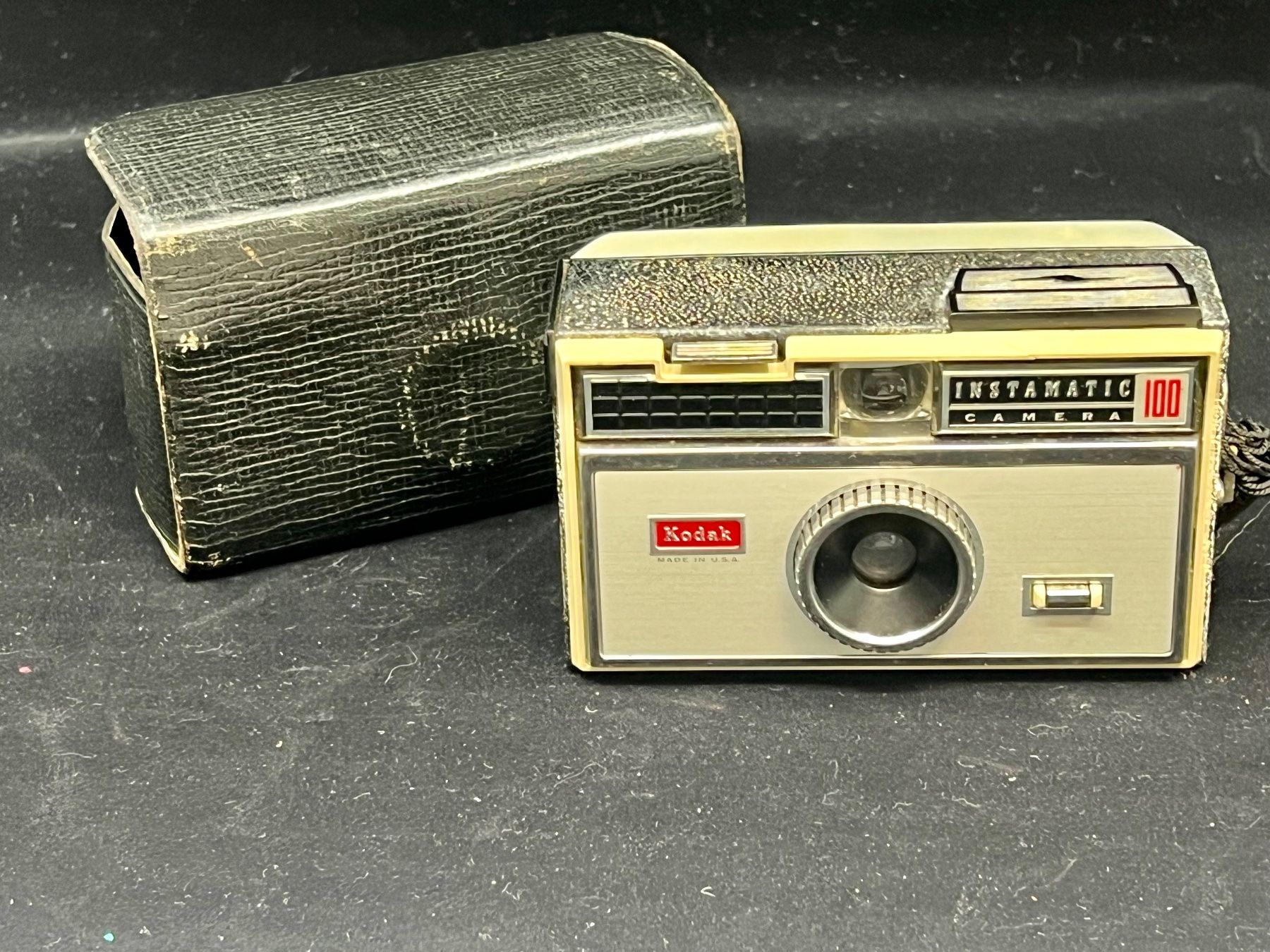 Kodak Appareil photo: Kodak Instamatic 100 Camera avec housse – D'occasion à Sion par ROBY_ROBY_ROBY