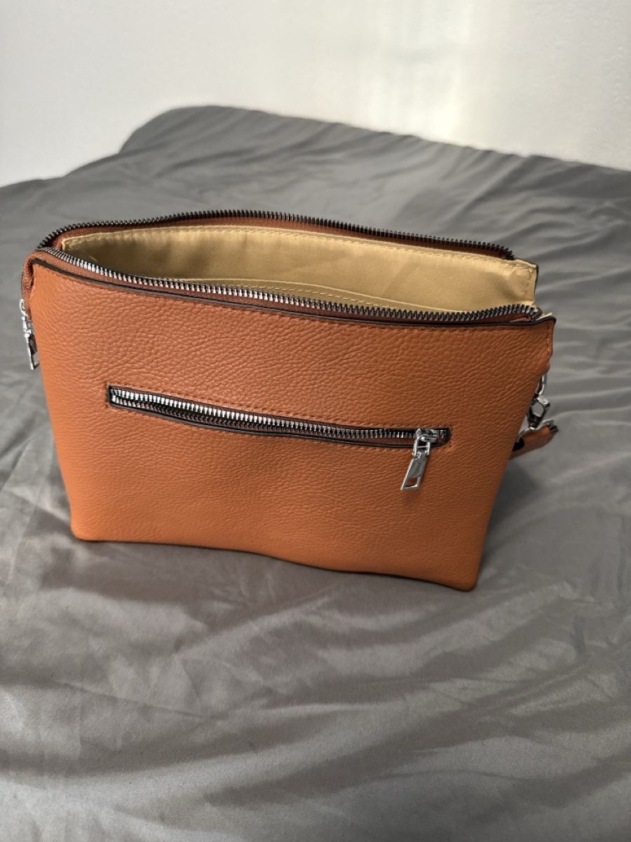 Borse da donna: Tan Crossbody Bag with Patterned Strap! – Usato da Renens VD venduto da nan_8v9l