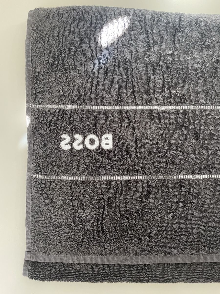 Hugo Boss Teli da bagno: Badetuch BOSS grau neu – Nuovo (secondo la descrizione) da Adliswil venduto da maximiliann