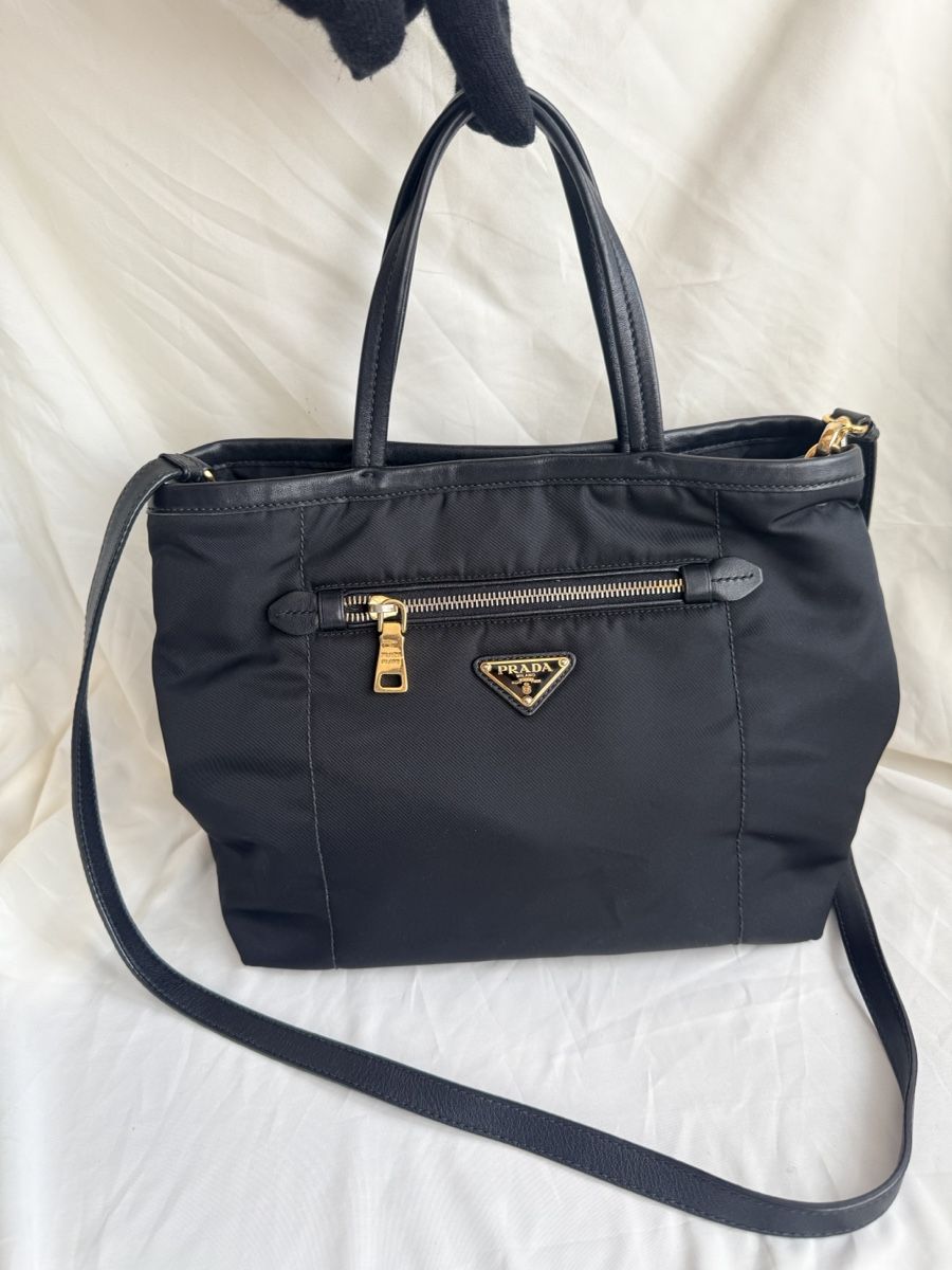 Prada Borse da donna: Prada Black Nylon Tessuto Tote Bag 2way – Usato da Geneve venduto da DarlingVintage