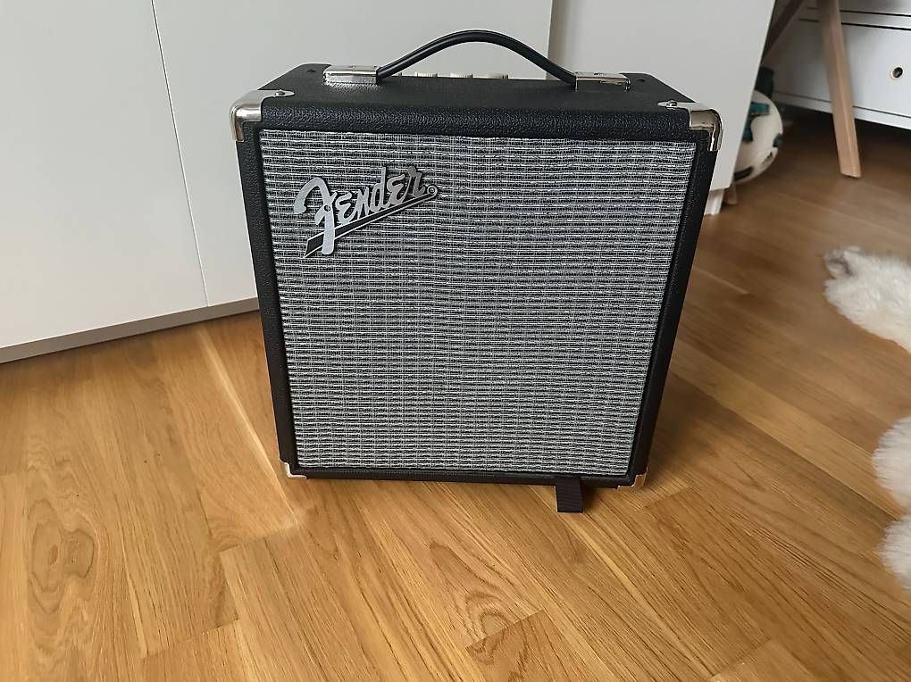 Musikinstrumente: Fender Fender Rumble 15 Combo – Gebraucht aus Basel von ste_vr9l