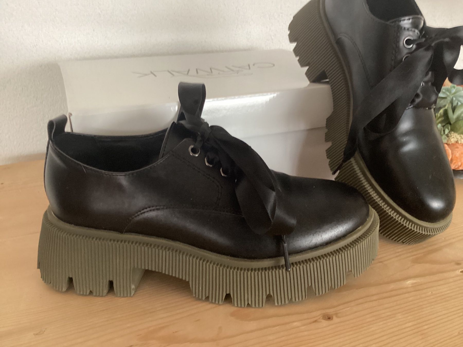 Scarpe da donna: Schuhe style Dr Martens NEU 36 – Nuovo (secondo la descrizione) da Estavannens venduto da lulutte