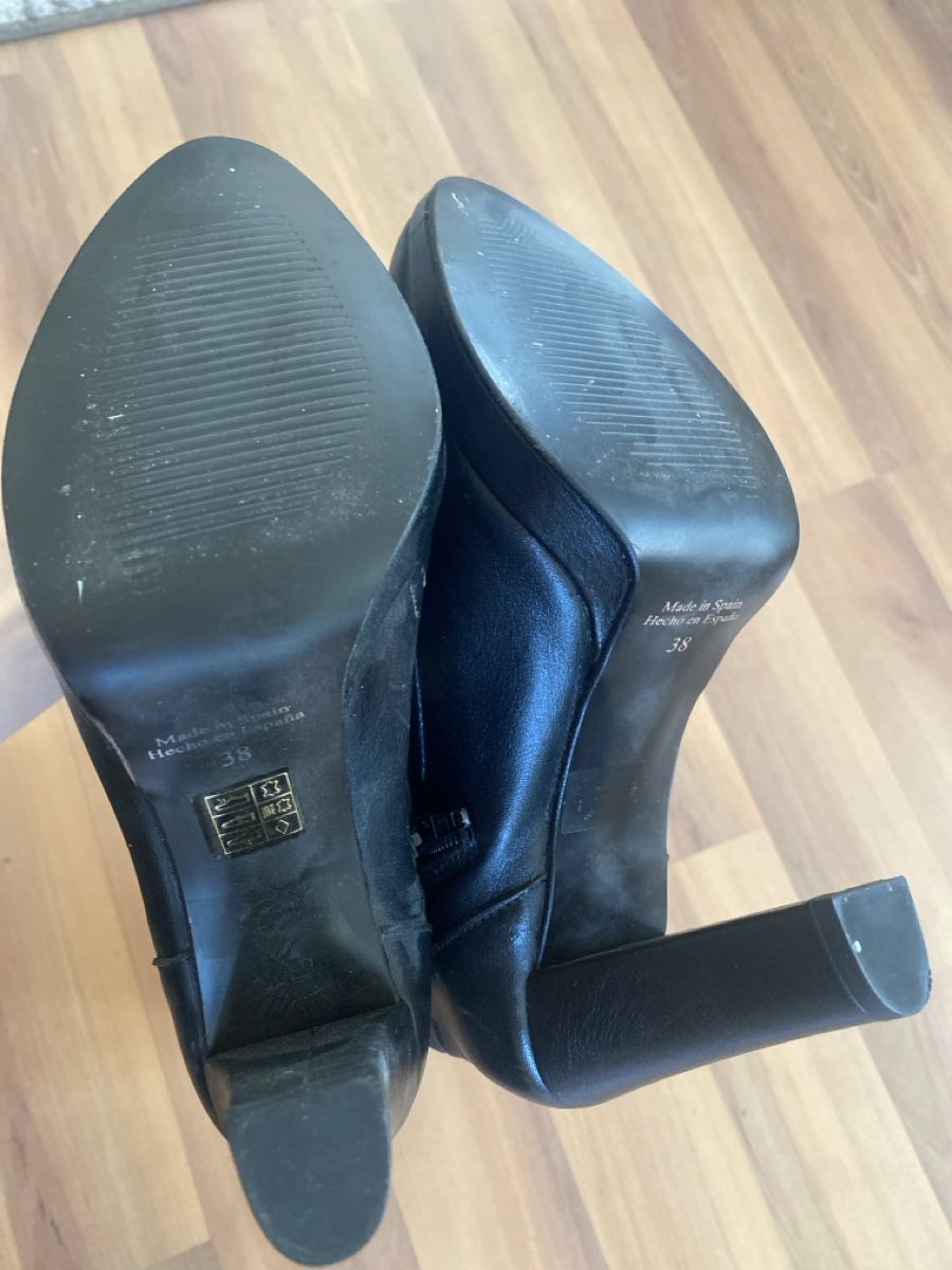 Scarpe da donna: Schwarzweisse Lederstiefel Grösse 38 – Usato da Schmitten FR venduto da noa_vm8b 3
