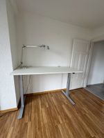 Hochwertiger Schreibtisch - höhenverstellbar & elektrisch