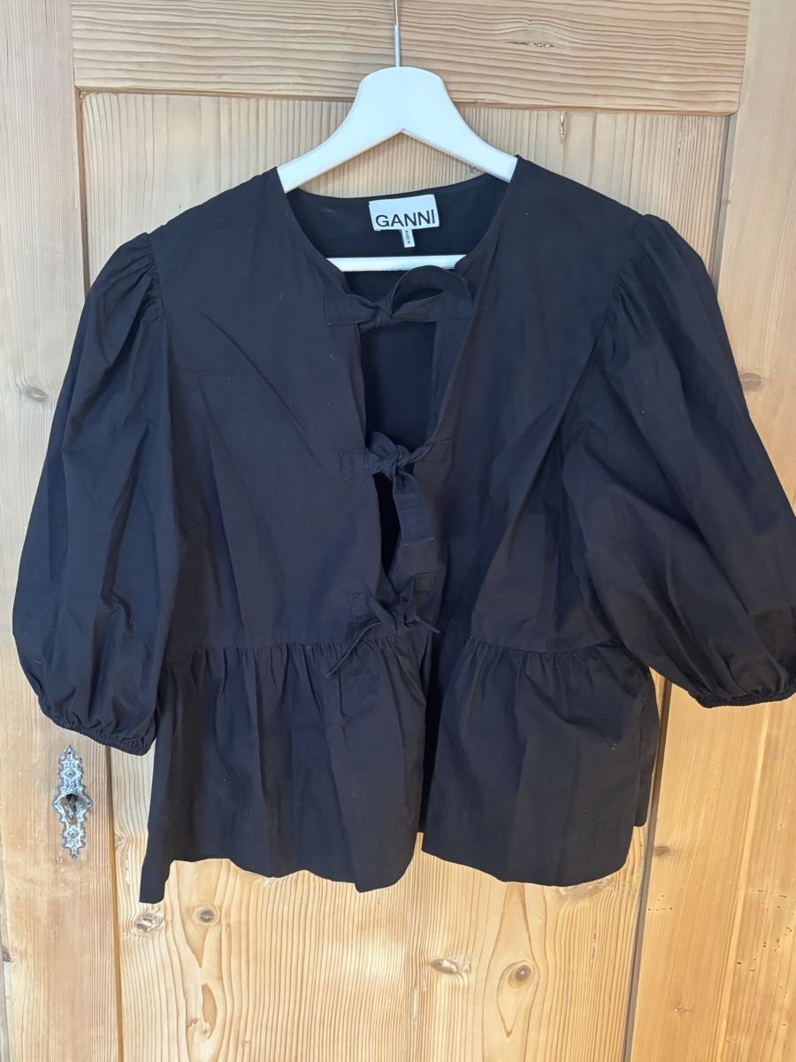 Ganni Camicette: Ganni Bluse schwarz Grösse 38 neuwertig – Nuovo (secondo la descrizione) da Basel venduto da ysmbg