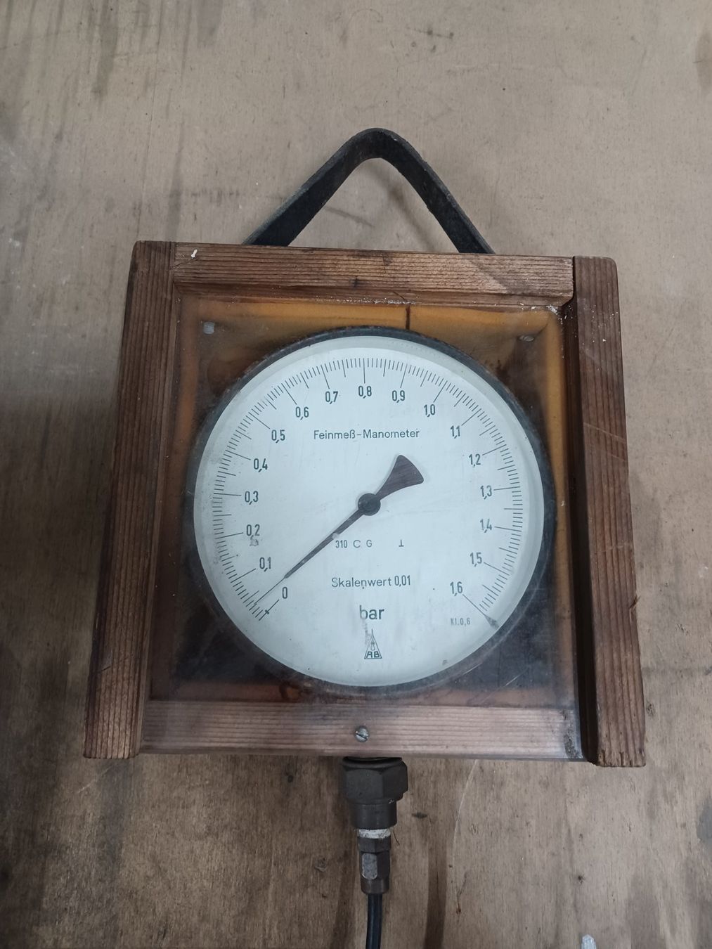 Misurare: Antiker Feinmess-Manometer im Holzkasten – Usato da Oberhelfenschwil venduto da Whoopie1974