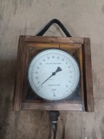 Antiker Feinmess-Manometer im Holzkasten