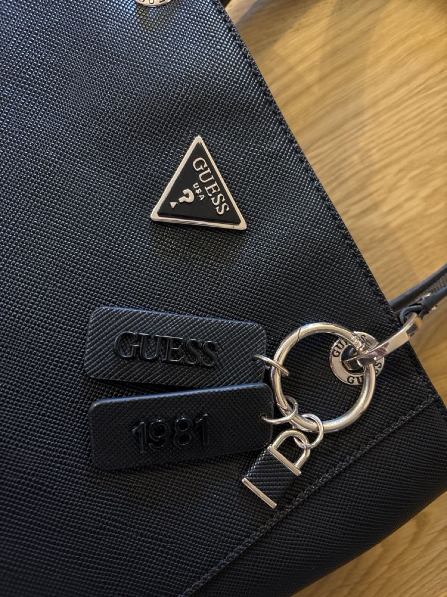 Guess Borse da donna: Guess Handtasche schwarz  – Usato da Rünenberg venduto da ZwergLi100 1