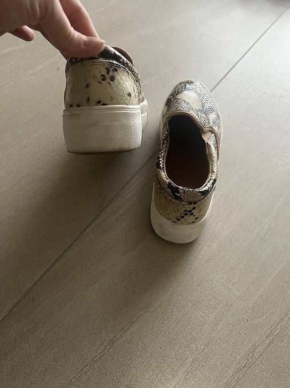 Chaussures femmes: Slipper  – D'occasion à Zwingen par KatjaM 3