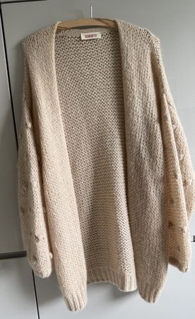 KONTATTO Strickjacke Beige Oversized mit Noppen