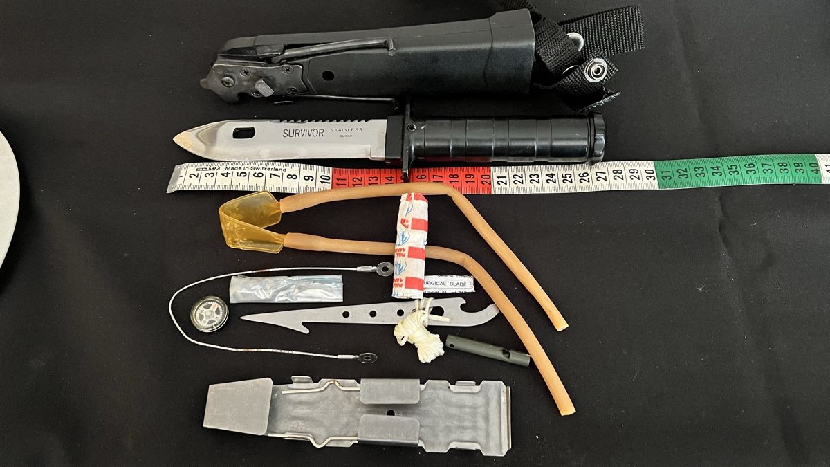 Accessoires: Couteau de survie – D'occasion à Meyrin par 24Heures