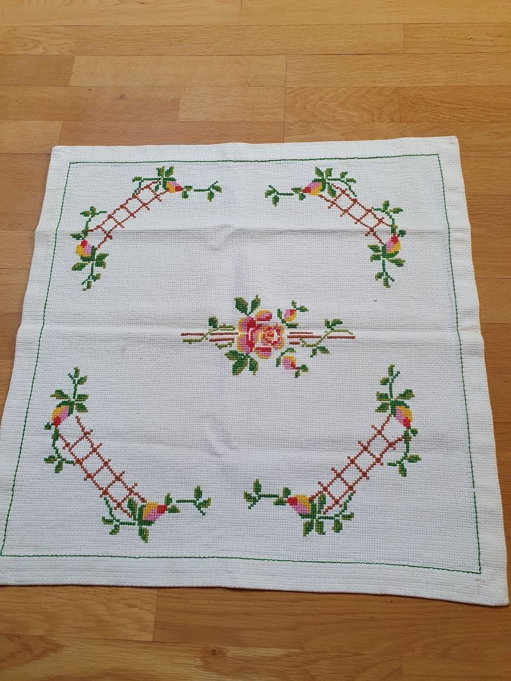 Tutte le decorazioni: Deckchen im Kreuzstich Handarbeit – Usato da Ferden venduto da jemyce