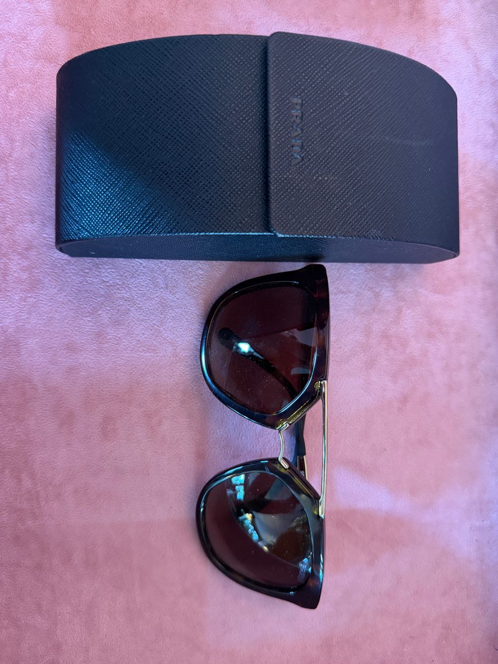 Prada Brillen & Gläser: Prada Sonnenbrille – Gebraucht aus Zürich von SecondhandZurich 1