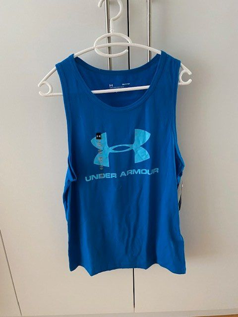 Under Armour T-shirt: Tank Top UNder Armour Grösse S – Nuovo (secondo la descrizione) da Meggen venduto da Mmvmmmvm