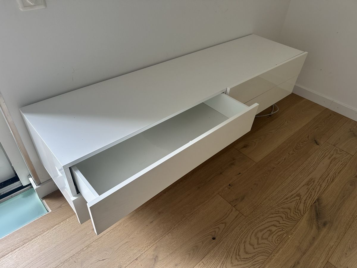 Cassettiere: Sideboard weiss mit vier Schubladen – Usato da Muttenz venduto da anna123 1