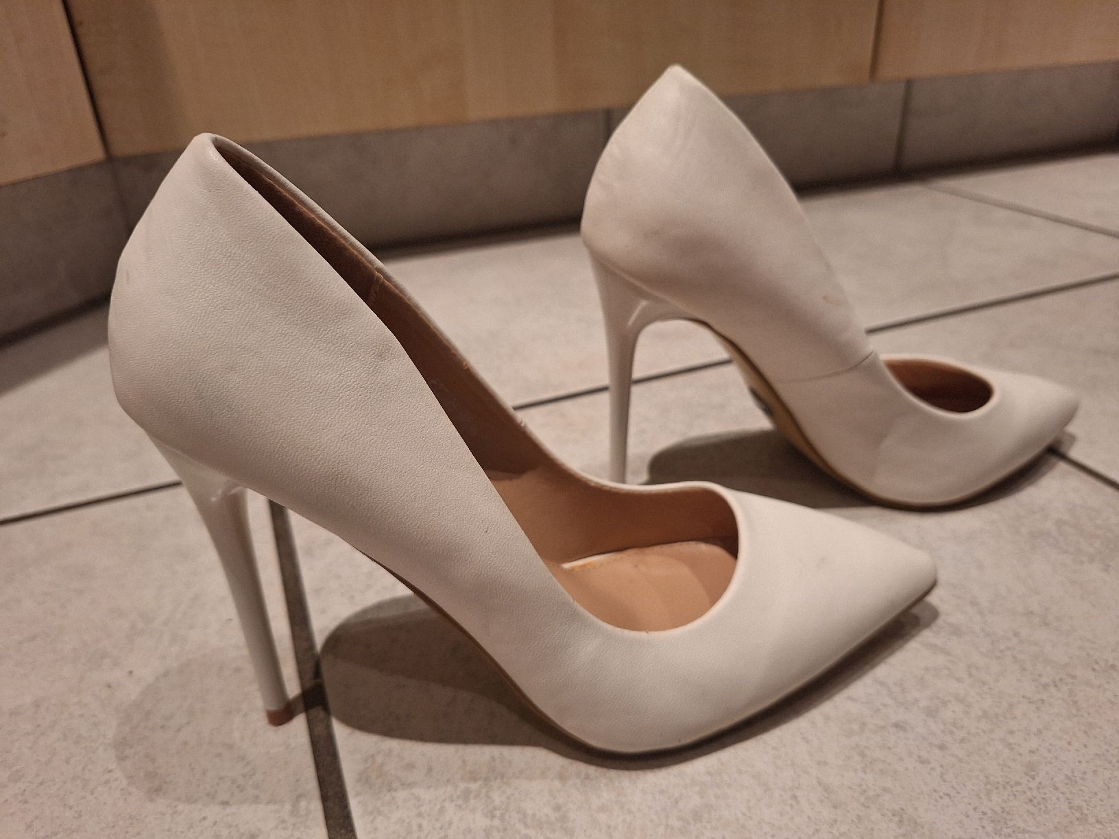 Scarpe da donna: Weisse High Heels, Grösse 37  – Usato da Aarau venduto da Chillkrot