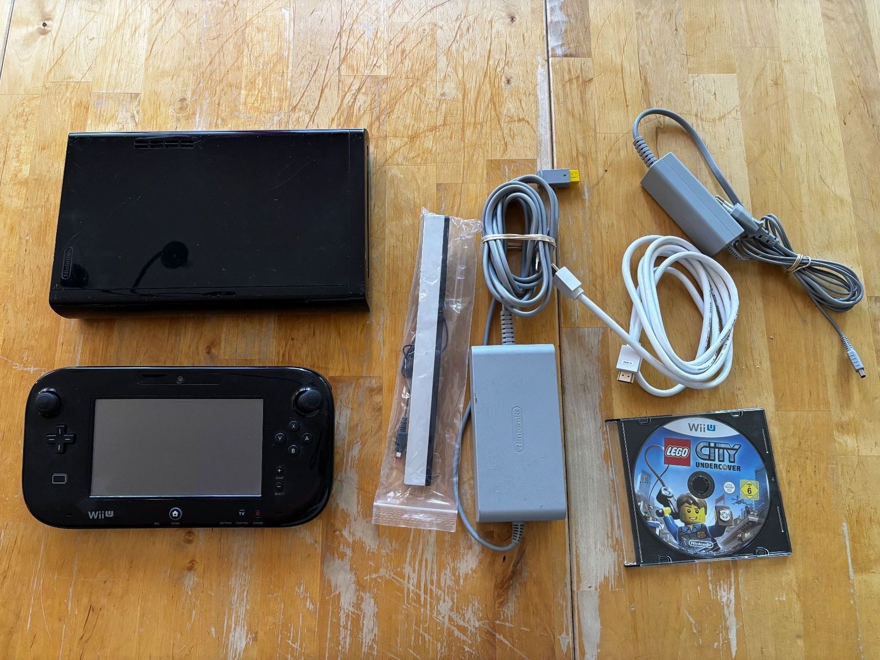 Nintendo Console: WiiU Konsole mit 1 Game – Usato da Frenkendorf venduto da Fionchen