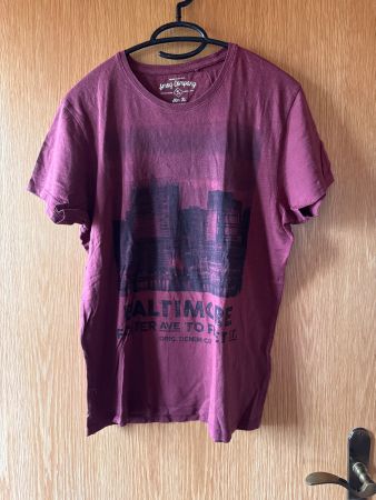 Dunkelrotes T-Shirt Gr. S