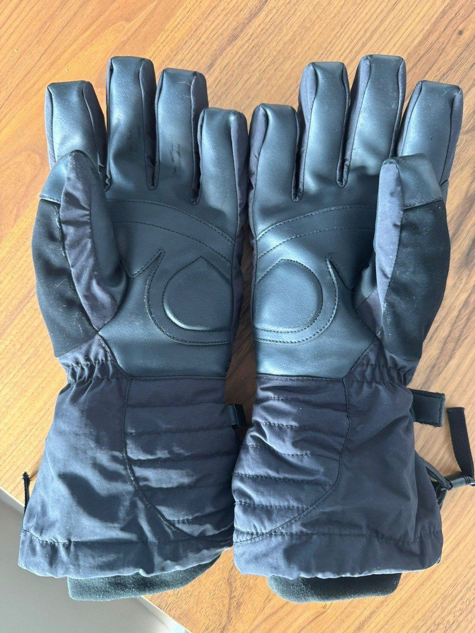 Canada Goose Guanti & manicotti: Canada Goose Black Arctic Down Gloves Mitts, Grosse M – Usato da Männedorf venduto da mic_y26r 1