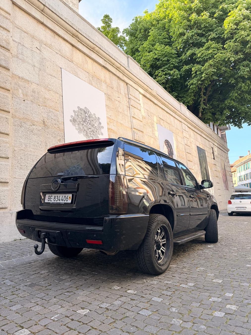 Autos: Cadillac escalade 6.2 V8 – D'occasion à biel-bienne par Sekiz 4