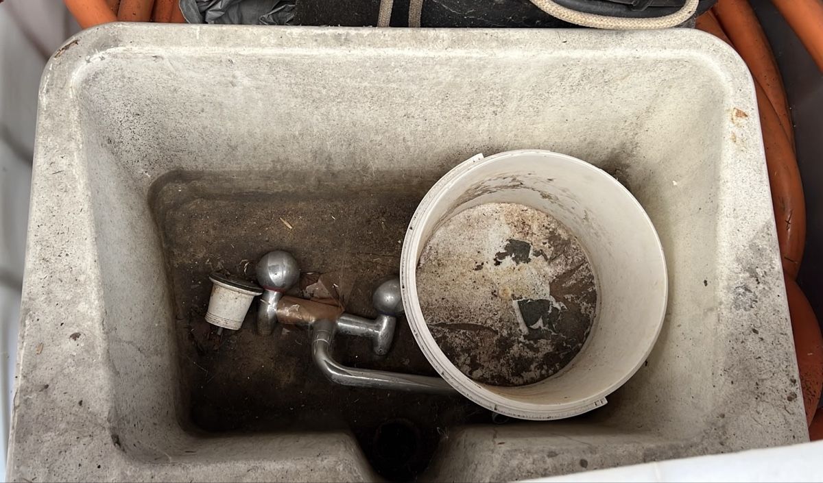 Spülbecken & Waschbecken: Ausgussbecken – Gebraucht aus Breitenbach von aya_w5x7